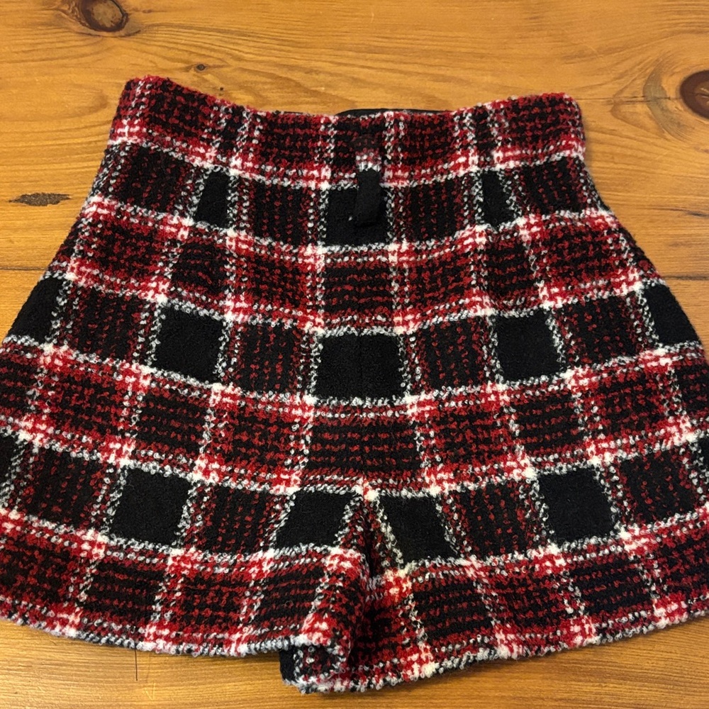 Maje Paris Tweed Shorts FR 34 (US 2) Red Bouclé Gold Button High Waist - Picture 8 of 12